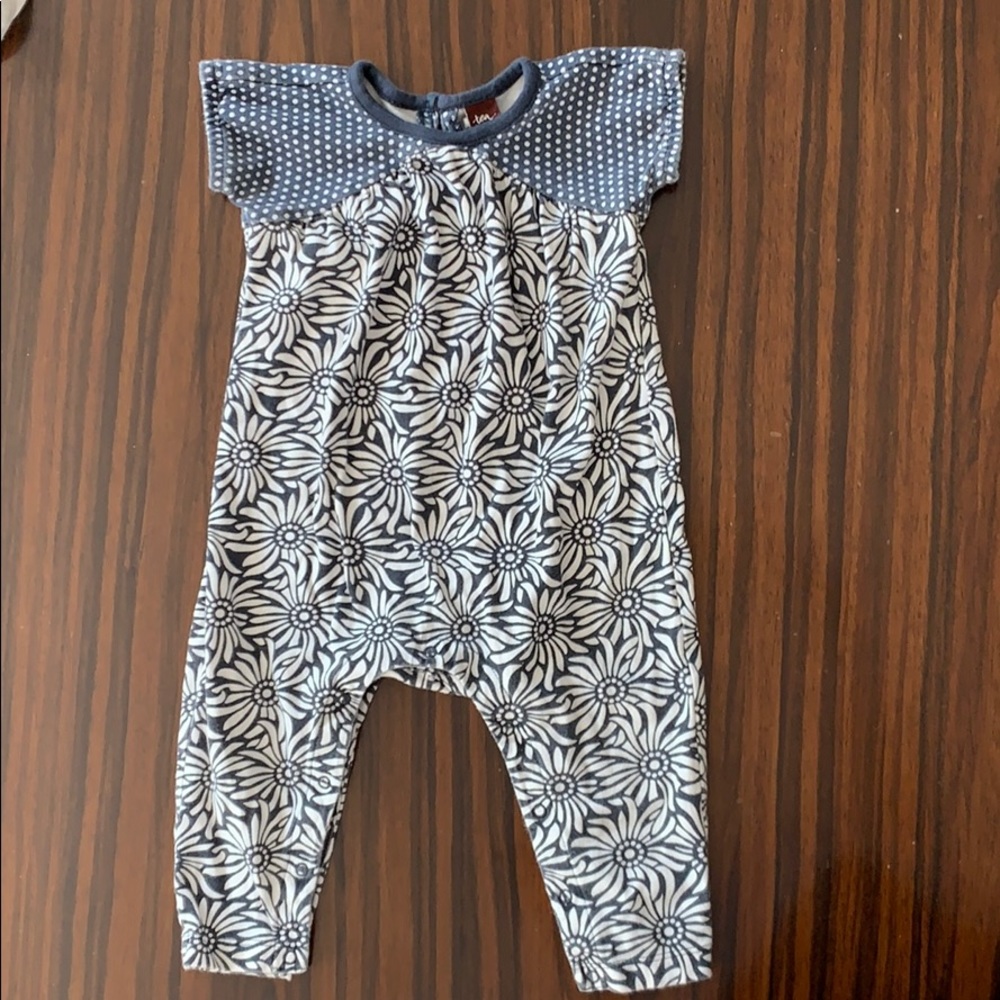Tea collection jumper.